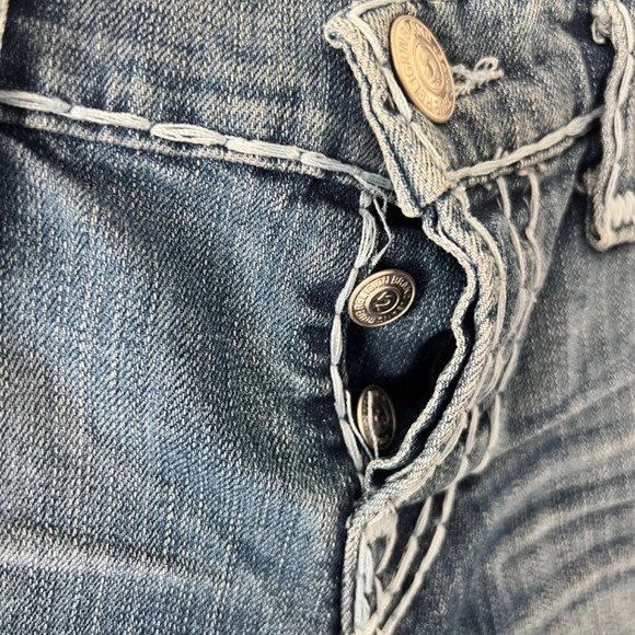 True Religion Jayde Super T Raw Hem Denim Shorts Size 27 EUC - Picture 4 of 8